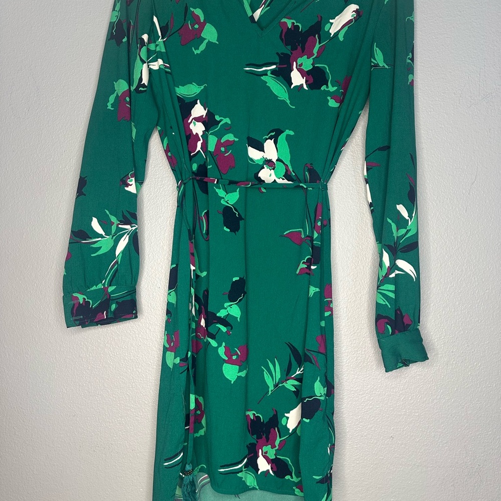 Super cute green floral dress 🌿
Size Small – in good condition